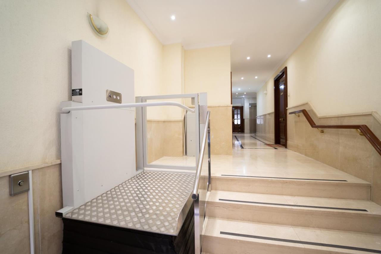 Larra Nervion Subway Tranvia Apartment Seville Luaran gambar