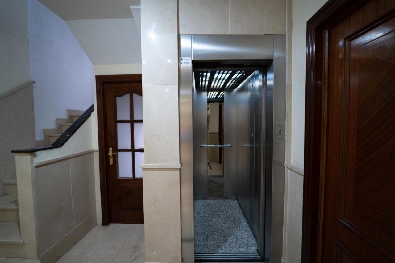 Larra Nervion Subway Tranvia Apartment Seville Luaran gambar